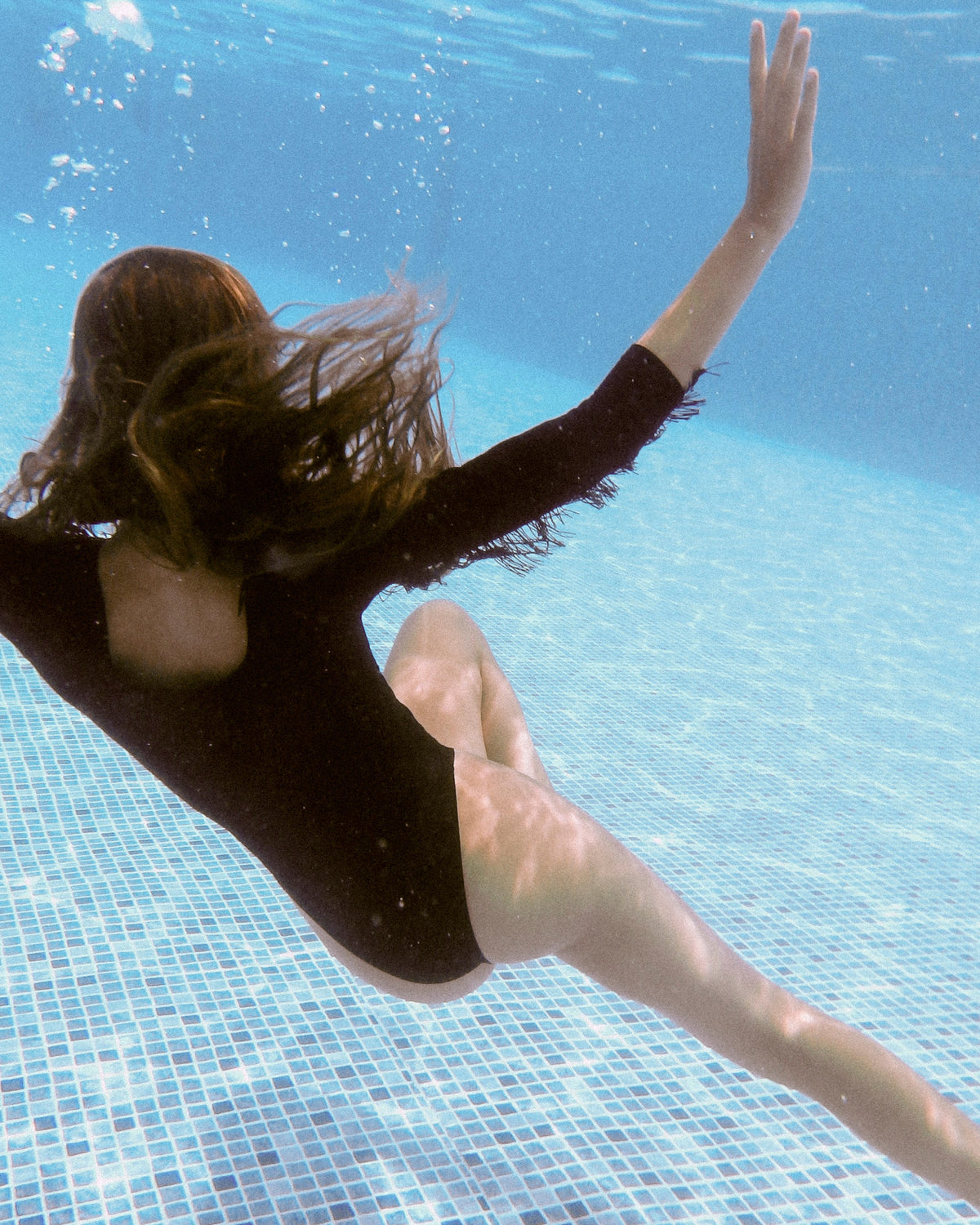 BODY_NOIR_A_FRANGES_PISCINE