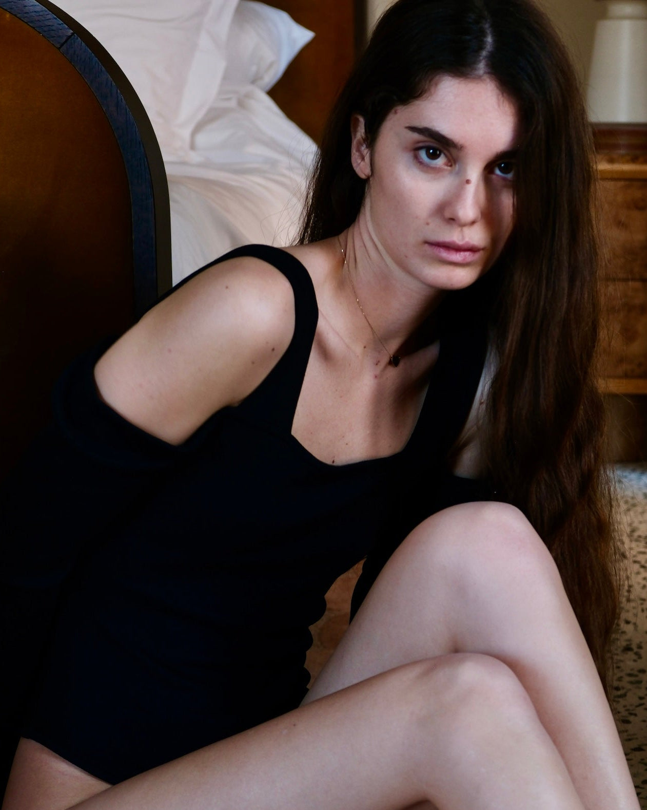 BODY_NOIR_SEXY_NO_COMMENT_EPAULES_NUES_DOUX_ET_SOUPLE