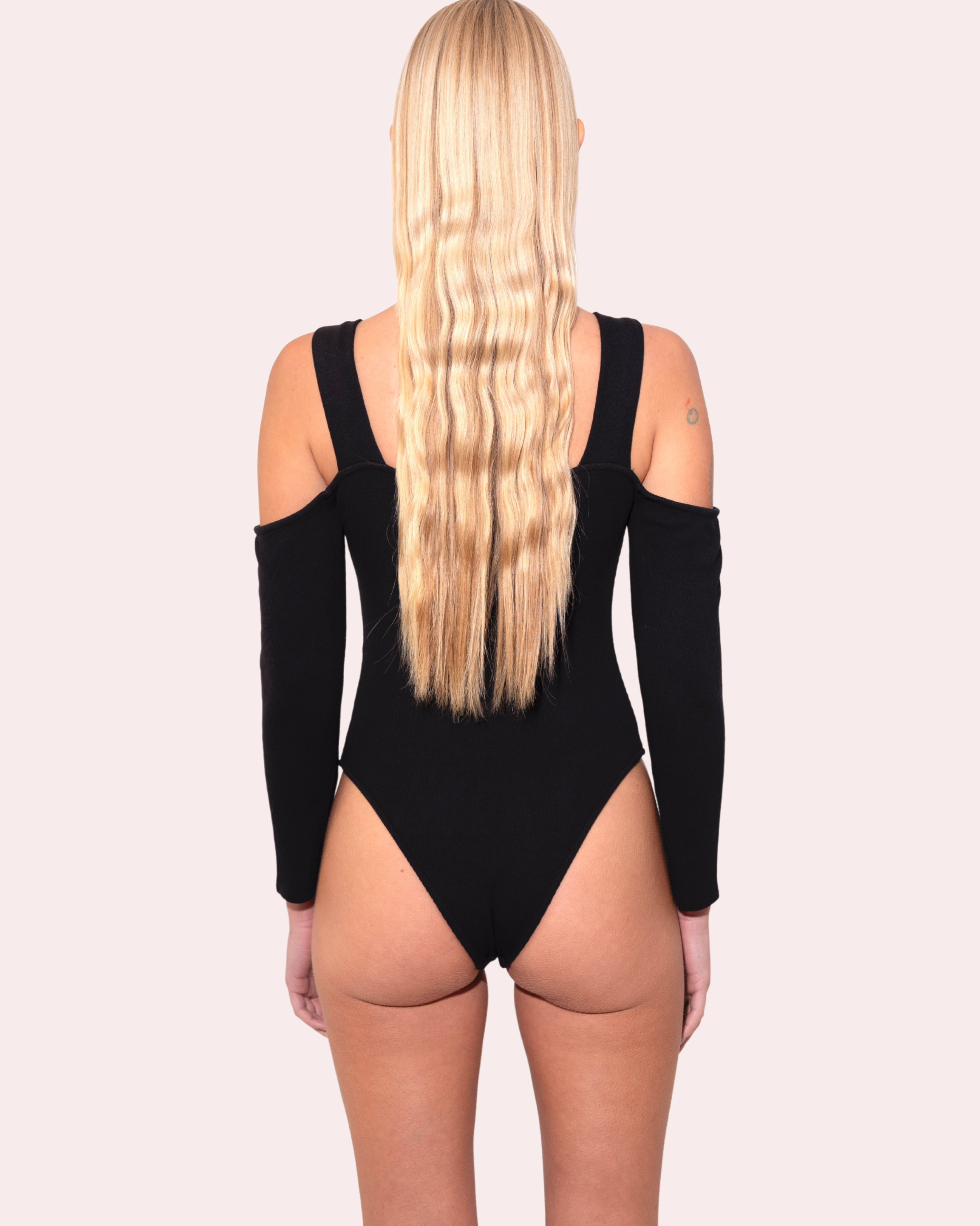 BODY_EPAULES_NUES_NOIR