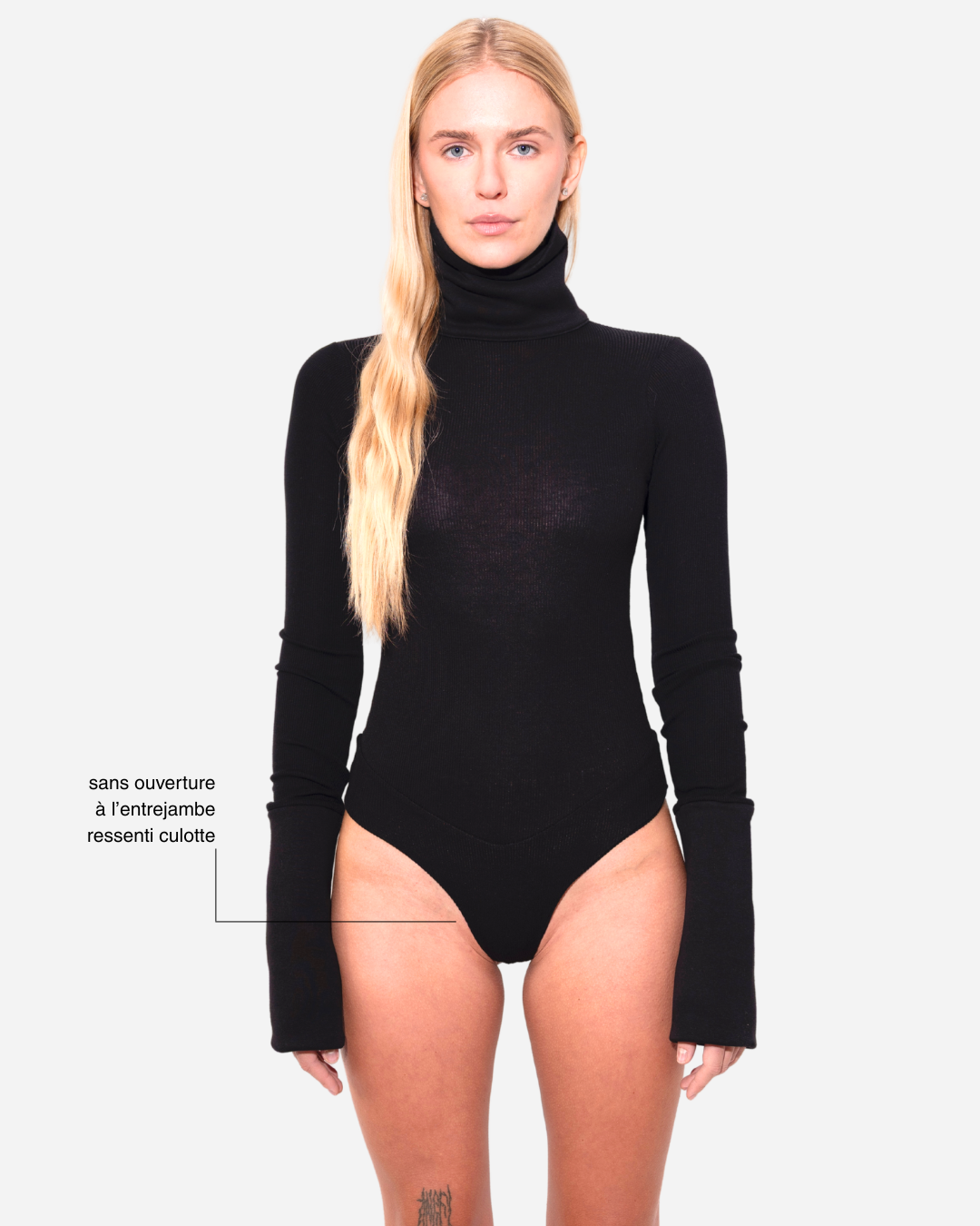 Étreinte. Black turtleneck bodysuit