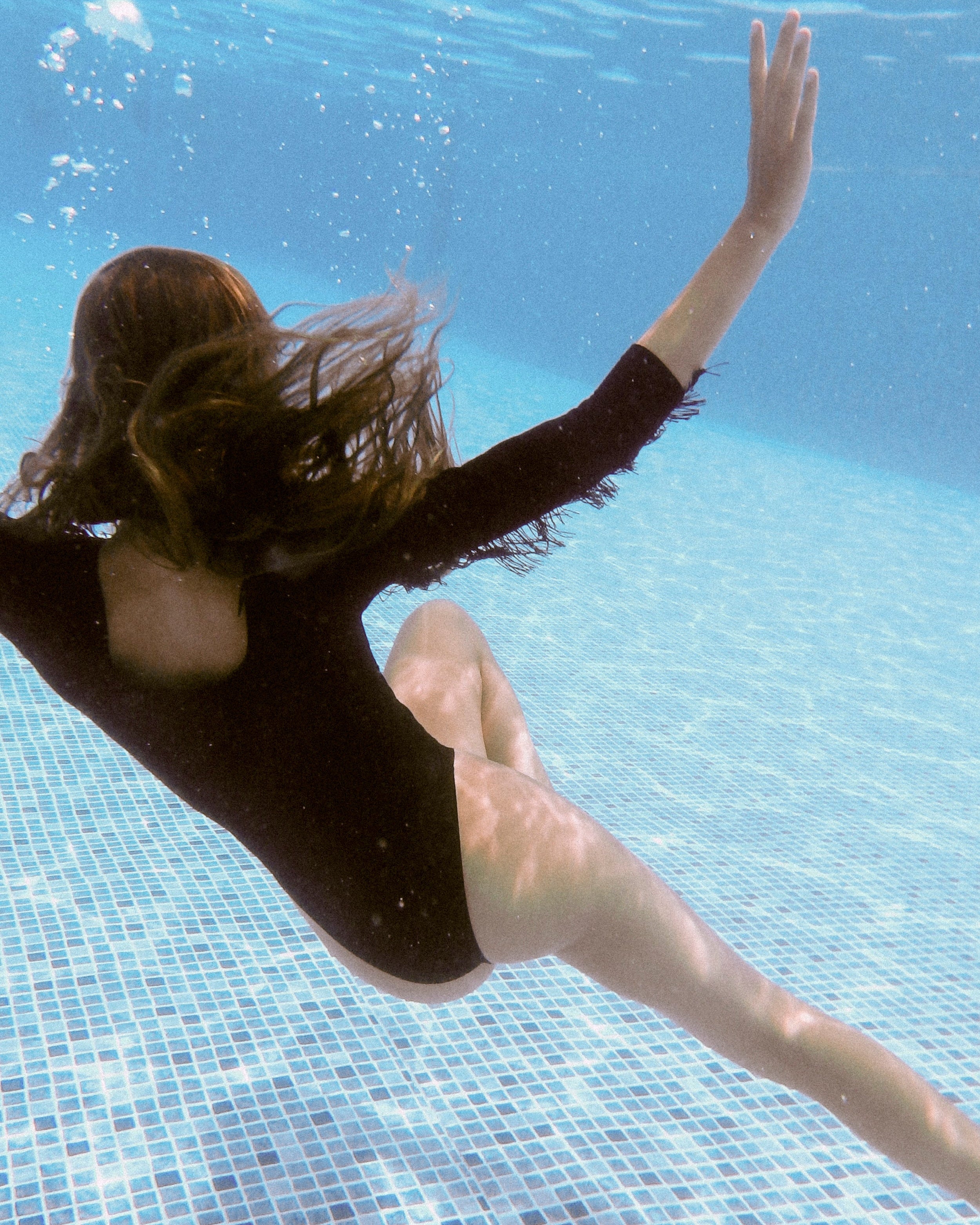 BODY_NOIR_A_FRANGES_PISCINE