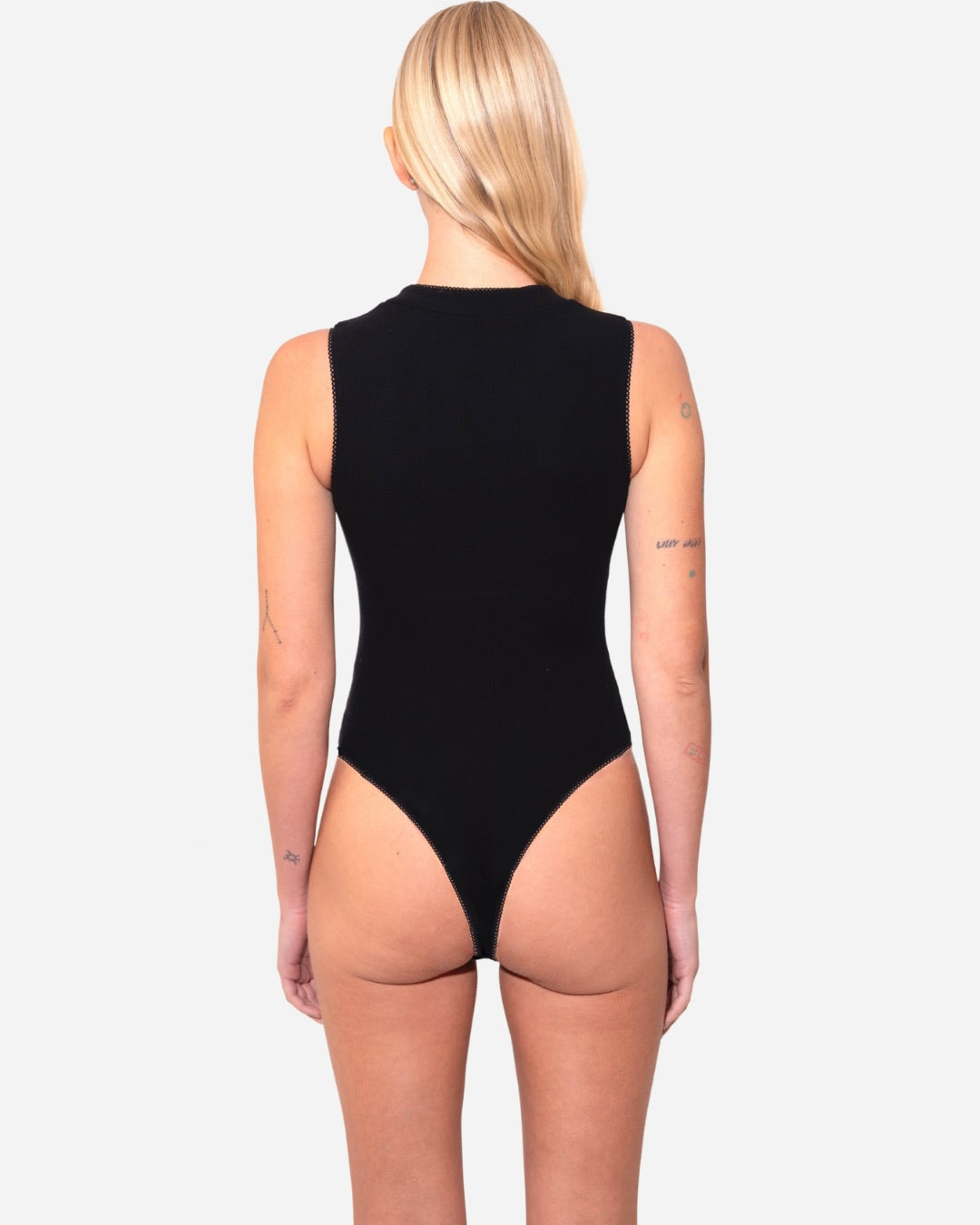 BODY_NOIR_SANS_MANCHE_BOUTONNE_SANS_PRESSION_COTE-DOS